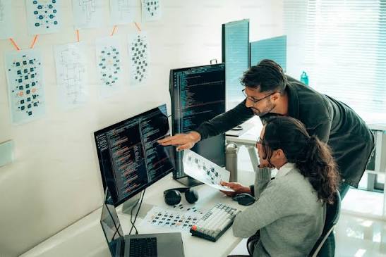 Two Cloudastral engineers reviewing infrastructure on screen together